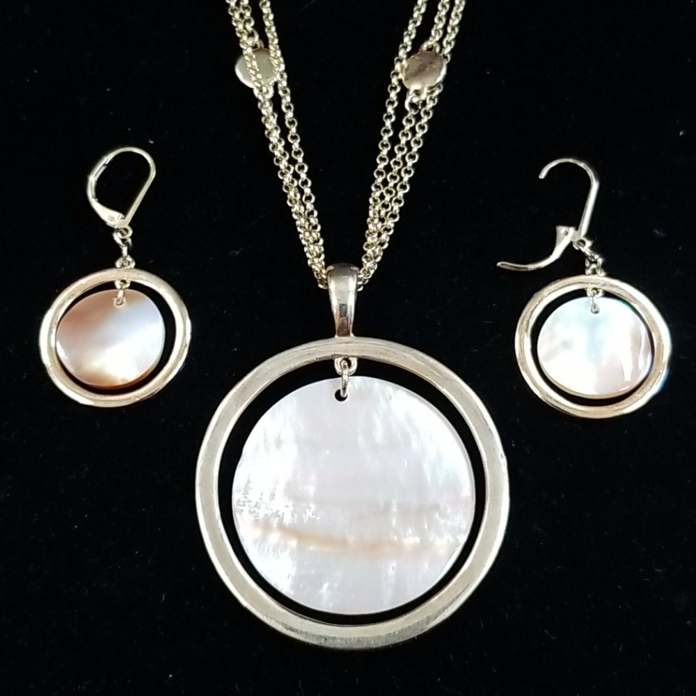 Gold tone and mother of pearl set